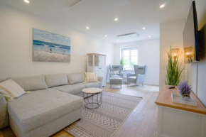 Sonnenterrasse - Helle & moderne Ferienwohnung am Meer